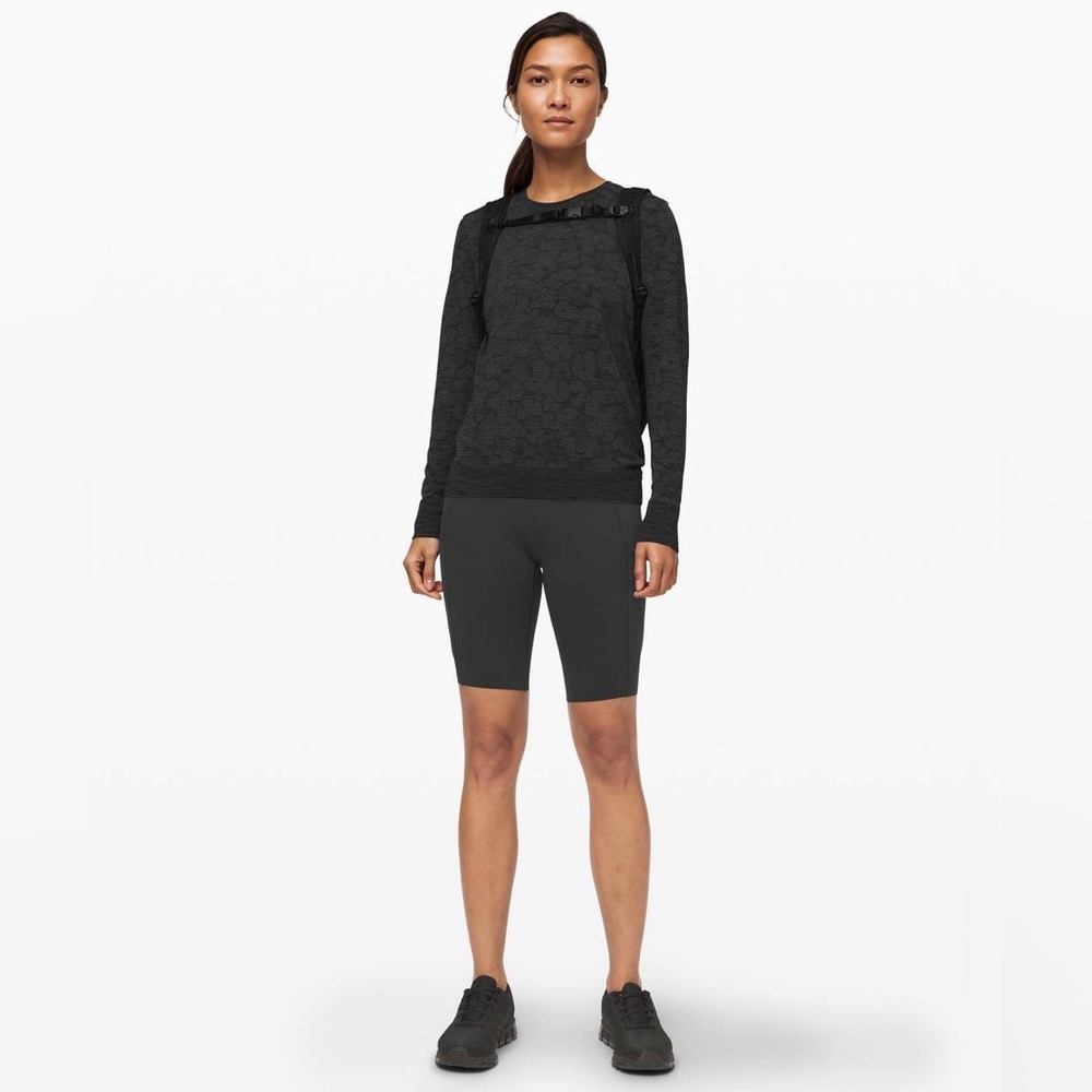 Lululemon Breeze By Long Sleeve In Titanium / Black Size 8.